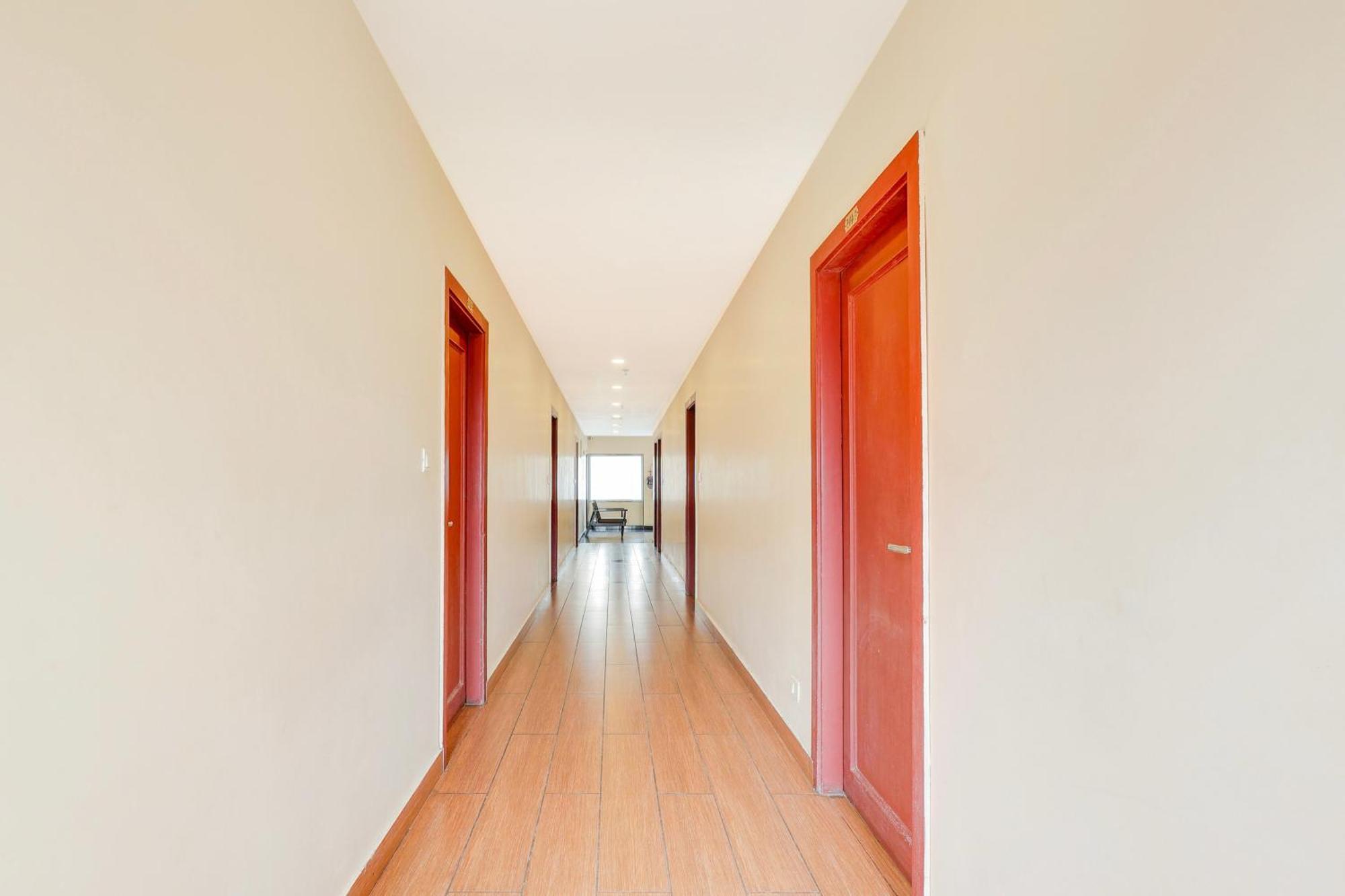 Super Townhouse Visakhapatnam Hotel Luaran gambar