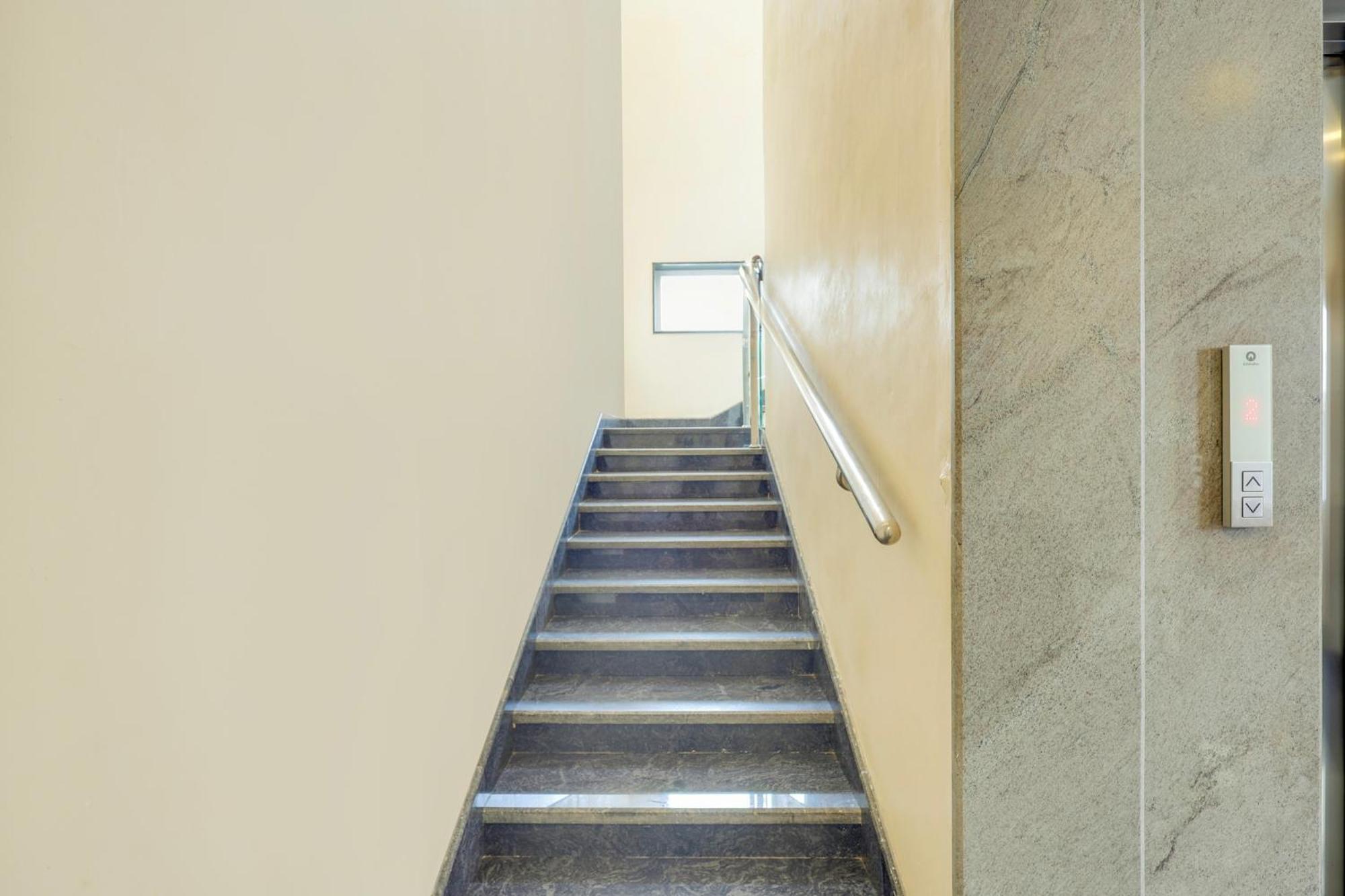 Super Townhouse Visakhapatnam Hotel Luaran gambar